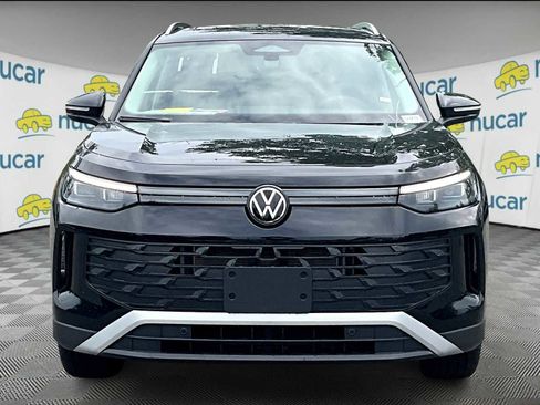 New 2025 Volkswagen Tiguan SE image 3