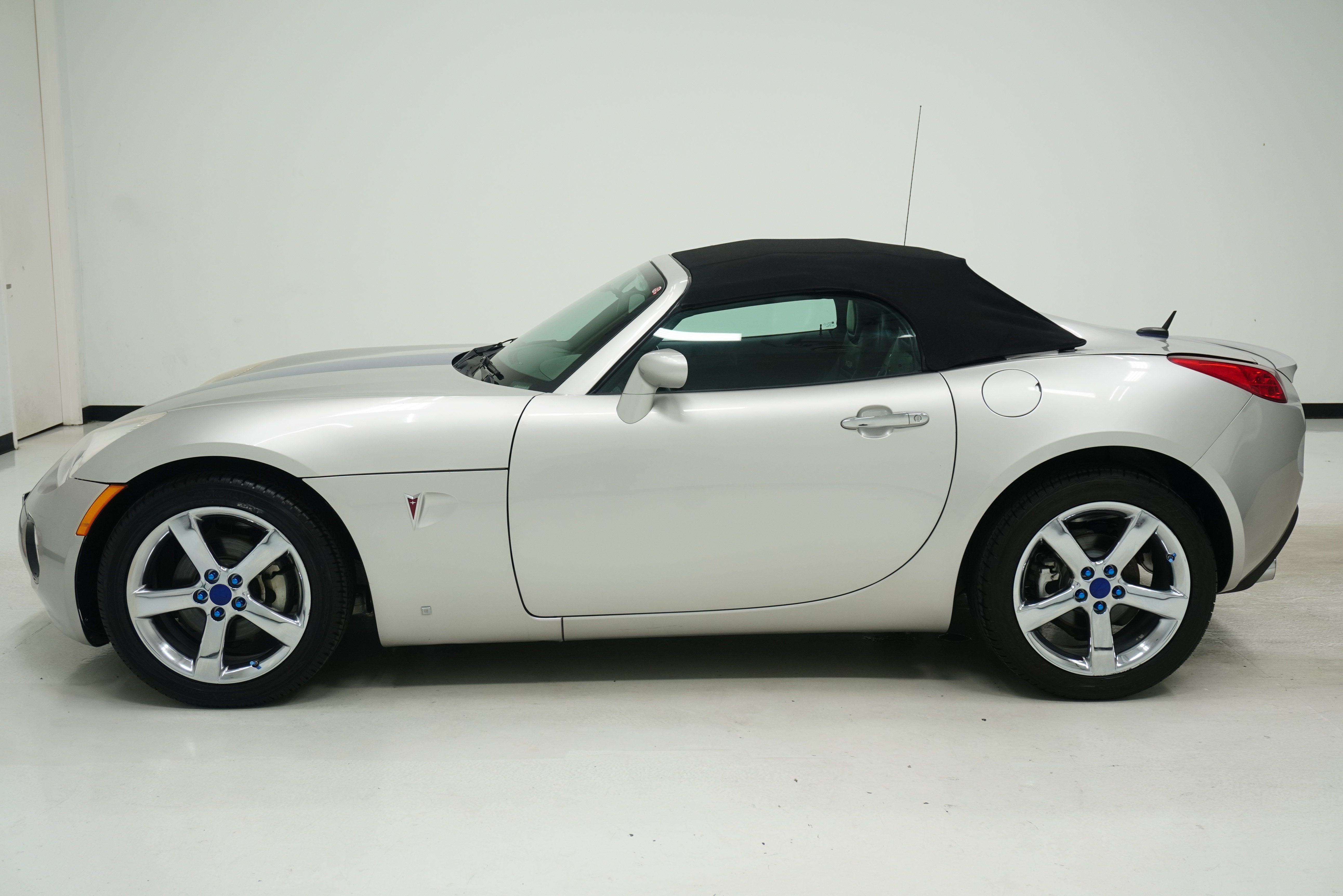 Used 2008 Pontiac Solstice GXP w/ Premium Package RWD image 7