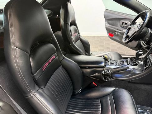 Used 2004 Chevrolet Corvette Convertible w/ Preferred Equipment Group RWD image 38