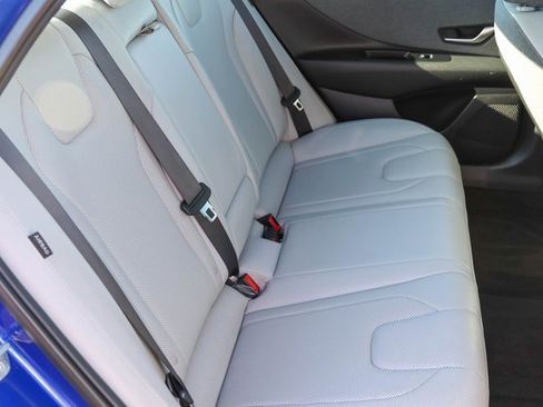 Used 2024 Hyundai Elantra Limited image 17