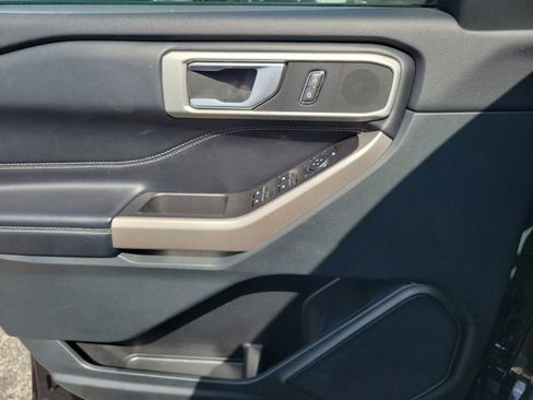 Used 2023 Ford Explorer XLT image 14