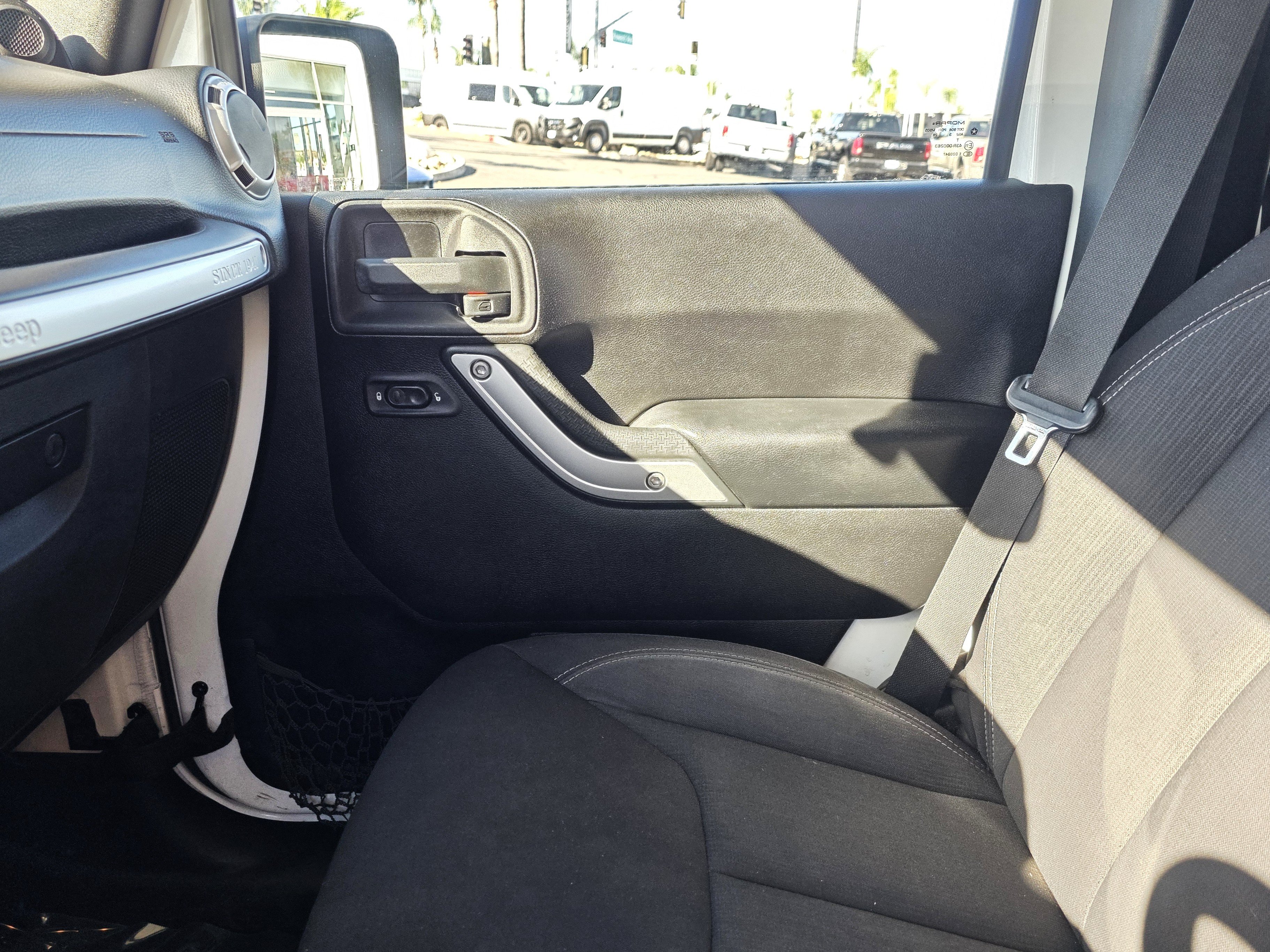 Used 2013 Jeep Wrangler Unlimited Rubicon w/ Connectivity Group AWD/4WD image 16