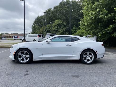 Used 2018 Chevrolet Camaro LT RWD image 6