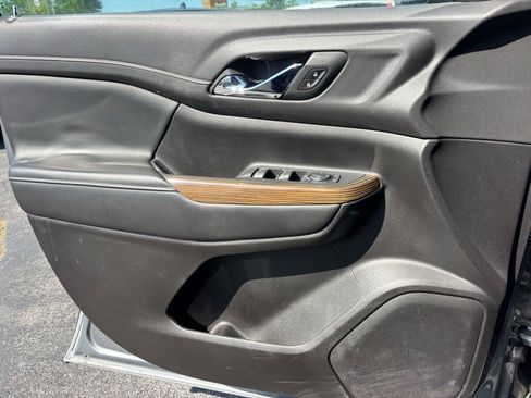 Used 2022 GMC Acadia SLE FWD image 7