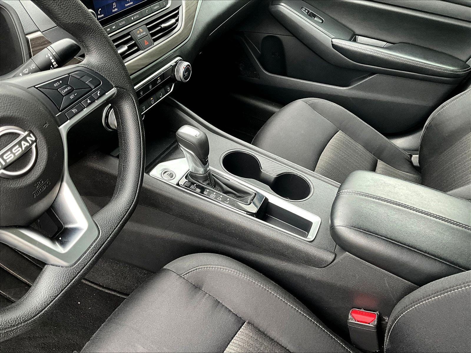 Used 2025 Nissan Altima 2.5 SV FWD image 20