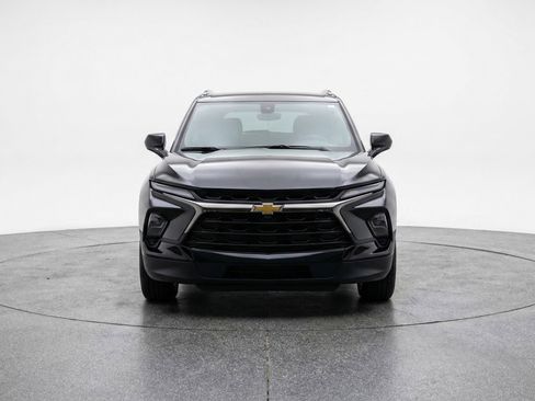 Used 2025 Chevrolet Blazer LT FWD image 2