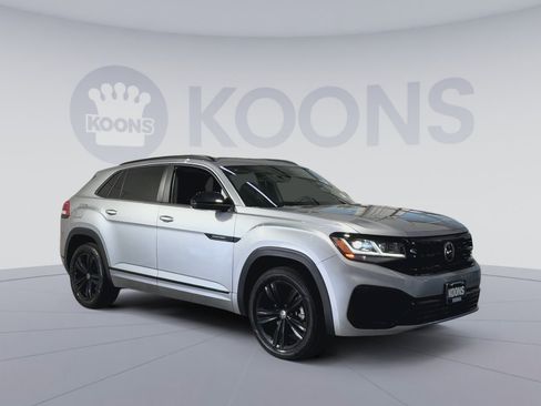 Used 2023 Volkswagen Atlas Cross Sport SEL R-Line AWD/4WD image 2