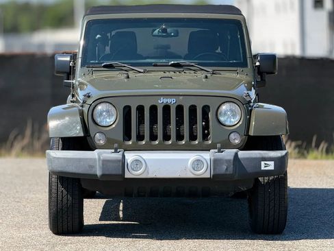 Used 2015 Jeep Wrangler Unlimited Sahara w/ Connectivity Group AWD/4WD image 5