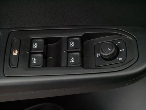 Used 2024 Volkswagen Taos SE image 19