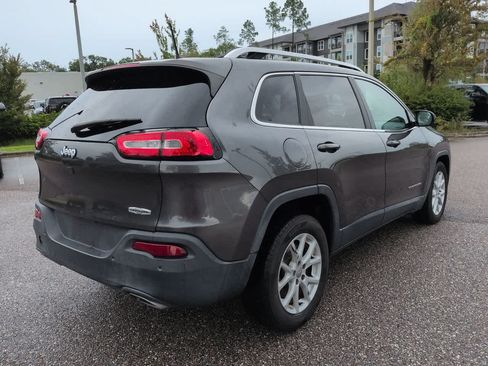 Used 2017 Jeep Cherokee Latitude w/ Safety/Convenience Group FWD image 6