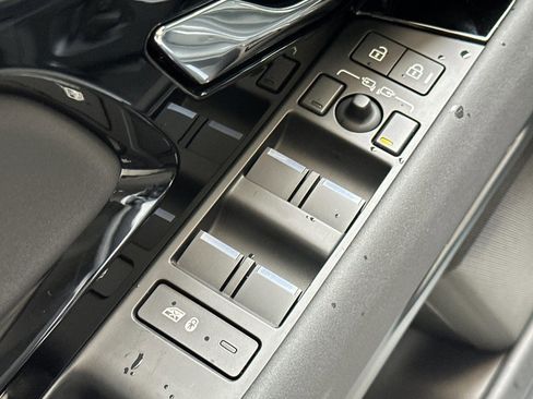 Used 2024 Land Rover Range Rover Evoque Dynamic SE image 13