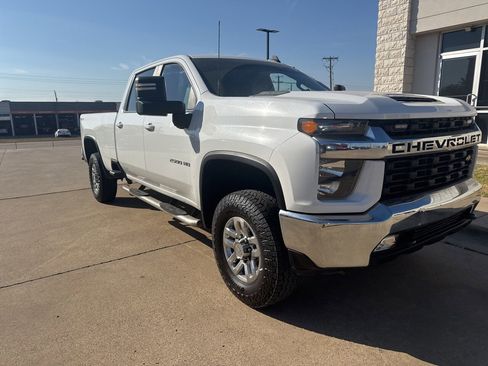Used 2021 Chevrolet Silverado 2500 LT w/ Convenience Package image 3