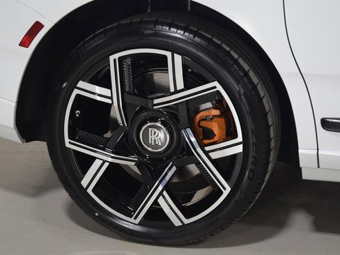 New 2026 Rolls-Royce Cullinan Black Badge image 14