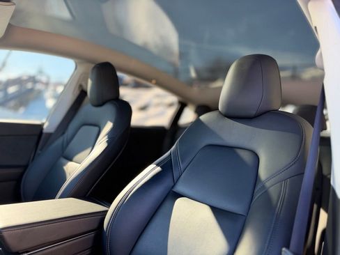 Used 2021 Tesla Model Y Long Range image 14