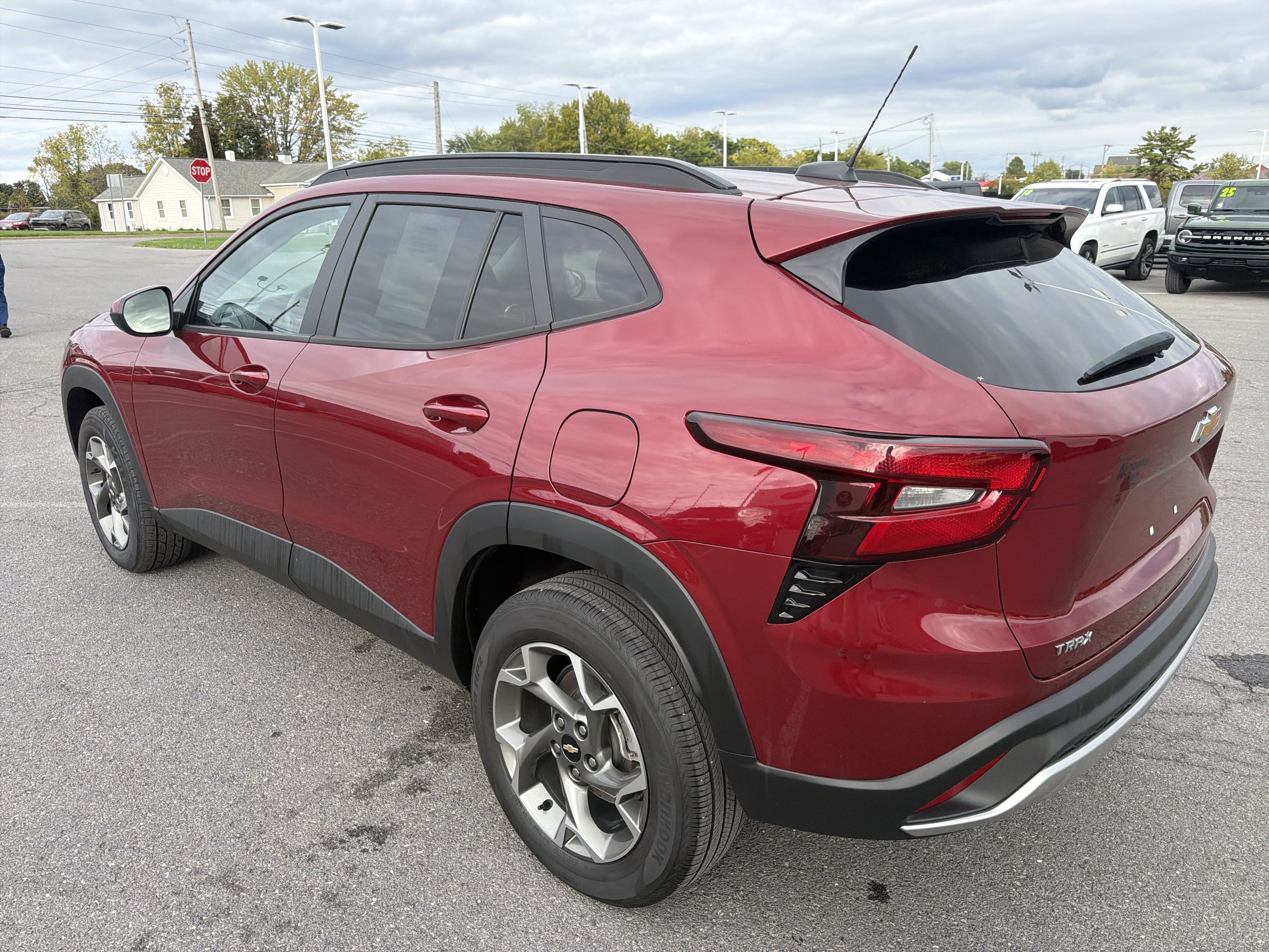 Used 2025 Chevrolet Trax LT FWD image 6