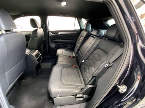Used 2025 Volkswagen Atlas Cross Sport SE FWD image 24