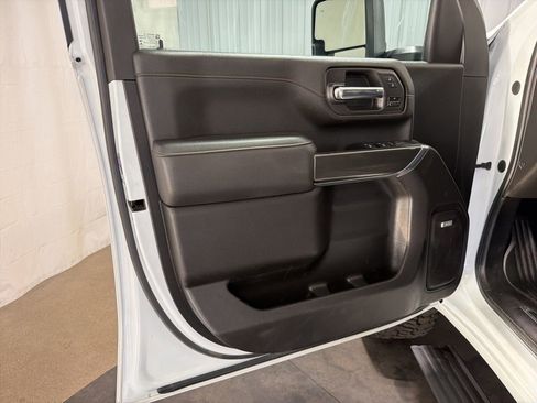 Used 2022 GMC Sierra 3500 AT4 w/ AT4 Preferred Package image 4