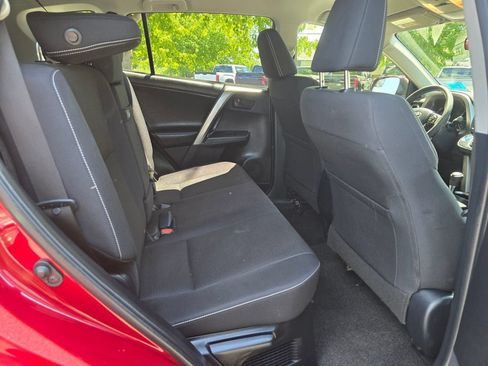 Used 2018 Toyota RAV4 LE AWD/4WD image 14
