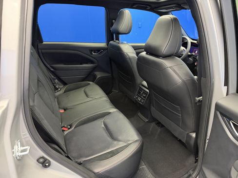 Used 2025 Subaru Forester Touring AWD/4WD image 29