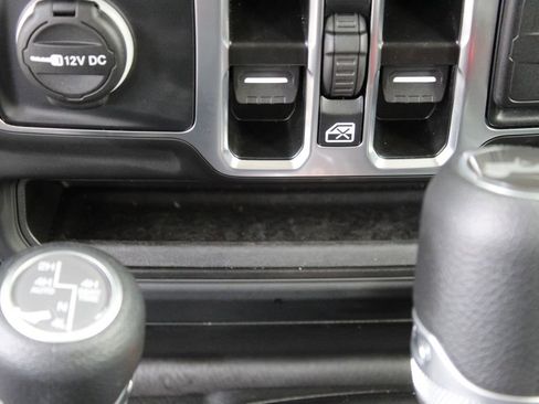 Used 2025 Jeep Wrangler Unlimited Sahara image 20