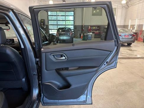 Used 2021 Nissan Rogue SL AWD/4WD image 16