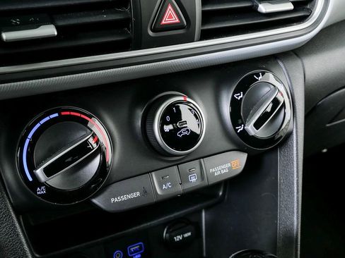 Used 2019 Hyundai Kona SE w/ Cargo Package image 15