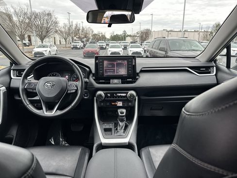 Used 2021 Toyota RAV4 XLE Premium image 29