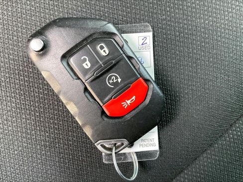 Used 2019 Jeep Wrangler Unlimited Sahara w/ Uconnect 4C Nav & Sound Group image 22