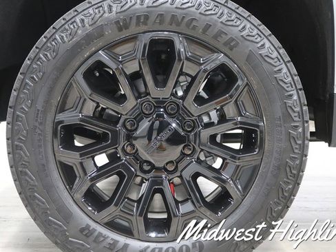 Used 2025 GMC Sierra 2500 Denali w/ Denali Reserve Package AWD/4WD image 13