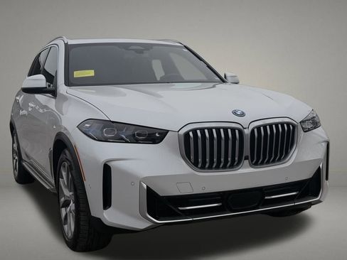 Used 2025 BMW X5 xDrive50e image 8