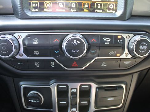Used 2023 Jeep Wrangler Unlimited Sahara w/ LED Lighting Group AWD/4WD image 37
