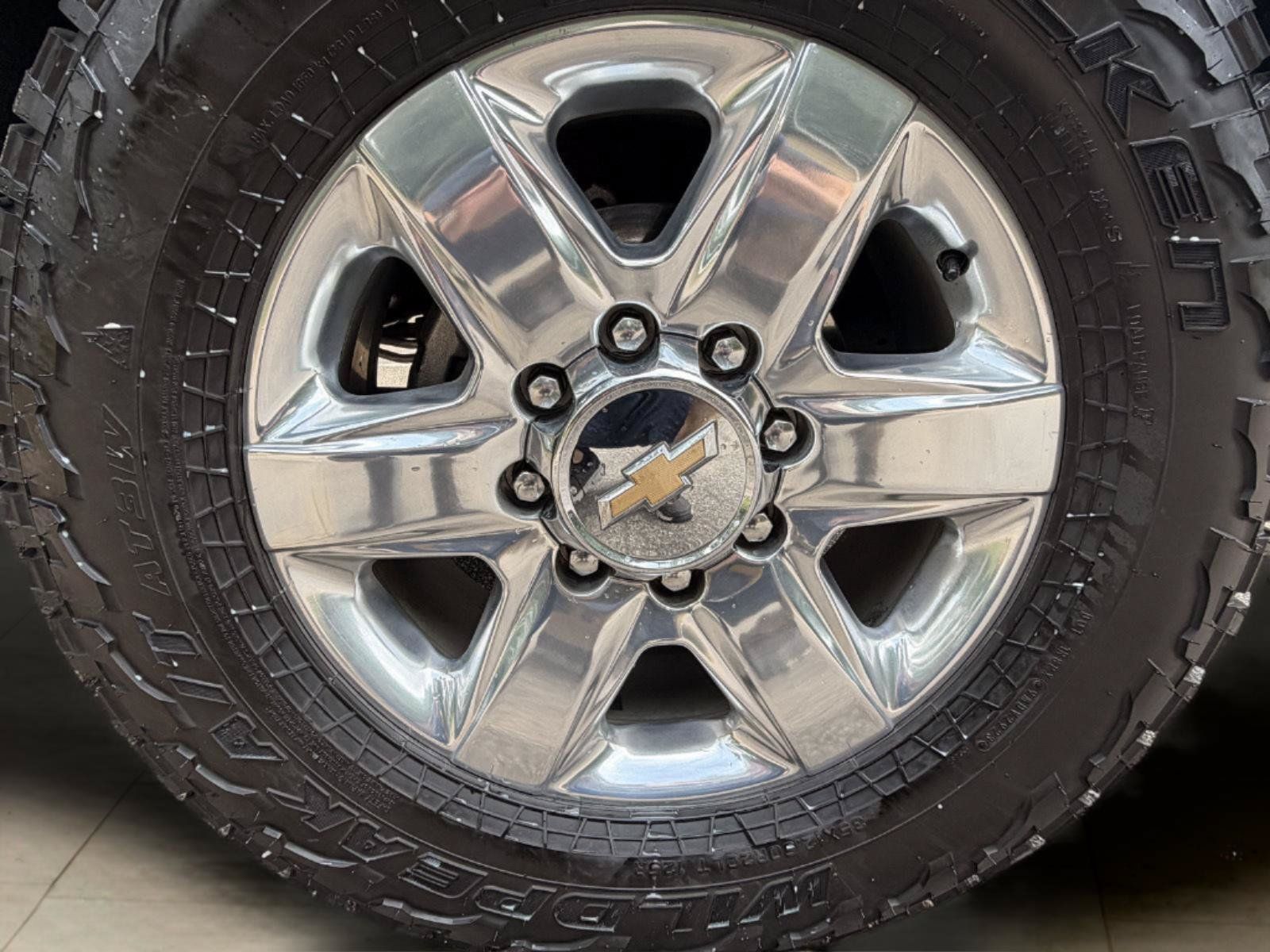 Used 2022 Chevrolet Silverado 2500 LTZ w/ LTZ Convenience Package AWD/4WD image 11