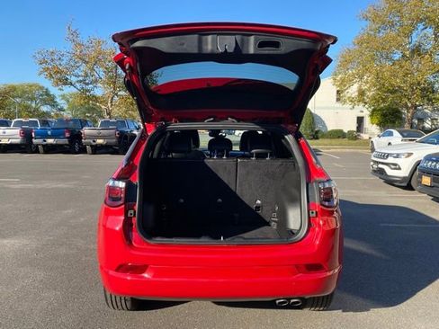 Certified 2022 Jeep Compass Limited image 9