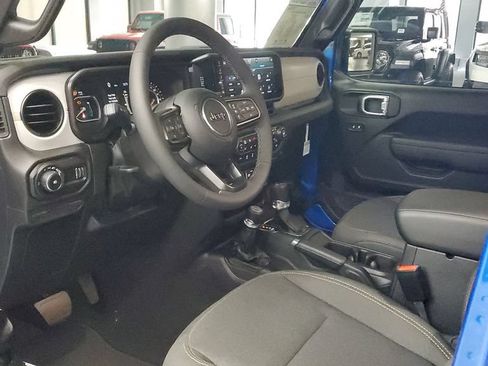 Used 2025 Jeep Wrangler Unlimited Sport AWD/4WD image 19