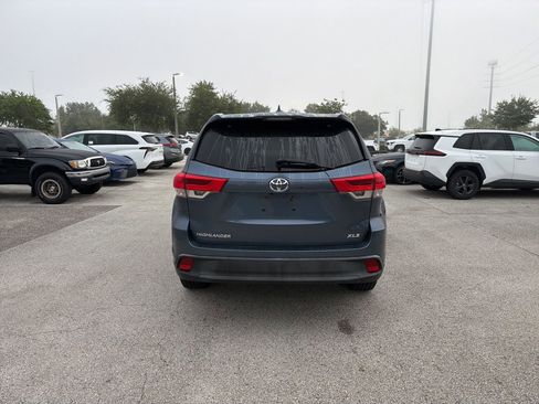 Used 2019 Toyota Highlander XLE FWD image 4