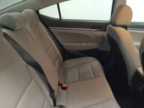 Used 2017 Hyundai Elantra SE image 19