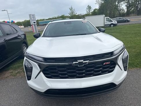 Used 2025 Chevrolet Trax RS w/ Driver Confidence Package FWD image 4