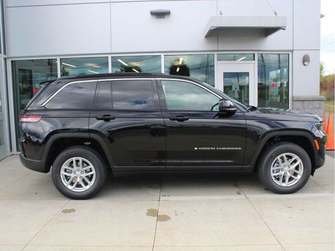 New 2025 Jeep Grand Cherokee Laredo X w/ Luxury Tech Group I image 3