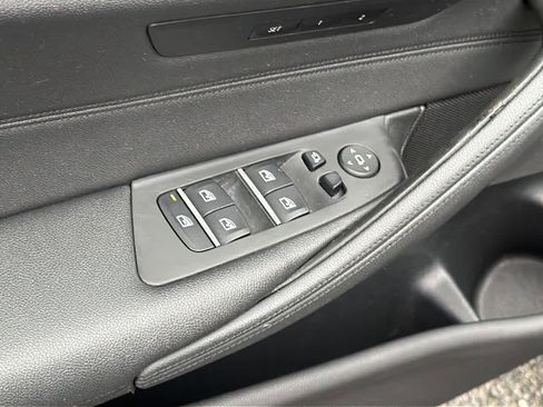 Used 2019 BMW 530e w/ Convenience Package image 22