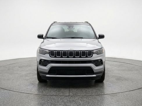 Used 2025 Jeep Compass Limited AWD/4WD image 2