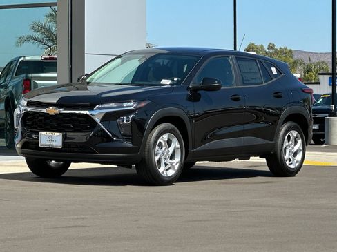 New 2026 Chevrolet Trax LS w/ LS Convenience Package FWD image 8