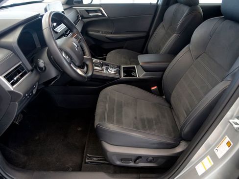 Used 2025 Mitsubishi Outlander SE image 15