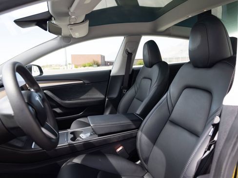 Used 2023 Tesla Model 3 Standard Range RWD image 11
