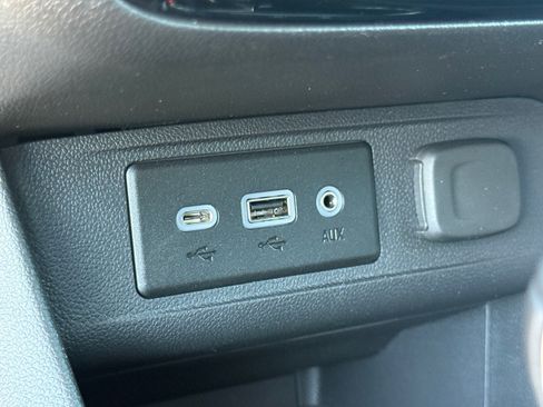 Used 2023 Buick Encore GX Select w/ Sport Touring Package FWD image 20