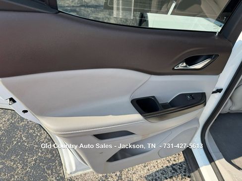 Used 2019 GMC Acadia SLT image 11