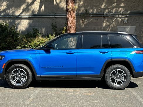 New 2023 Jeep Grand Cherokee Trailhawk w/ Advanced Protech Group II image 6