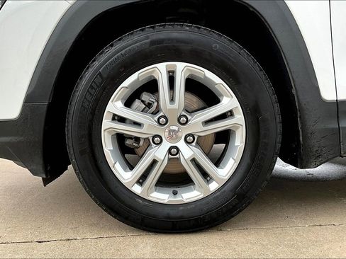 Used 2024 GMC Terrain SLE image 11