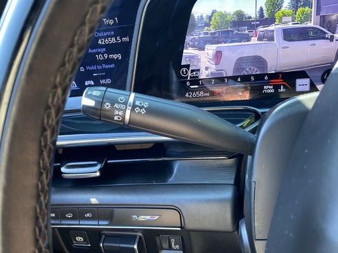 Used 2024 Cadillac Escalade ESV V w/ LPO, ONYX Package AWD/4WD image 24