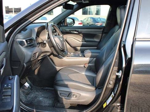 Used 2021 Toyota Highlander XSE AWD/4WD image 11