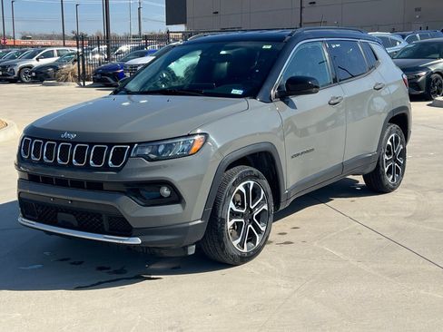 Used 2024 Jeep Compass Limited image 5